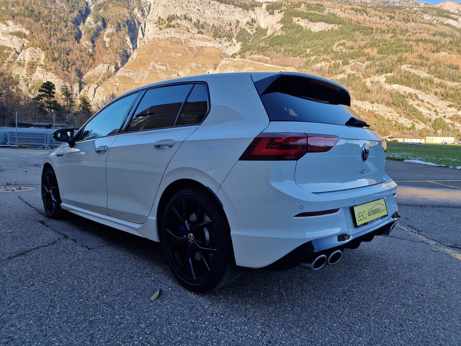VW Golf 2.0 TSI R DSG 4Motion-image-11