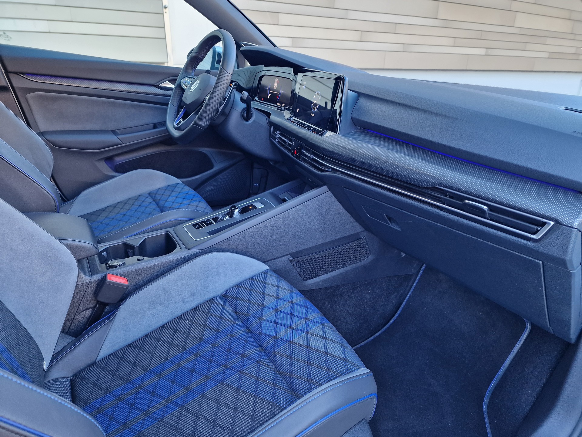 VW Golf 2.0 TSI R DSG 4Motion-image-21