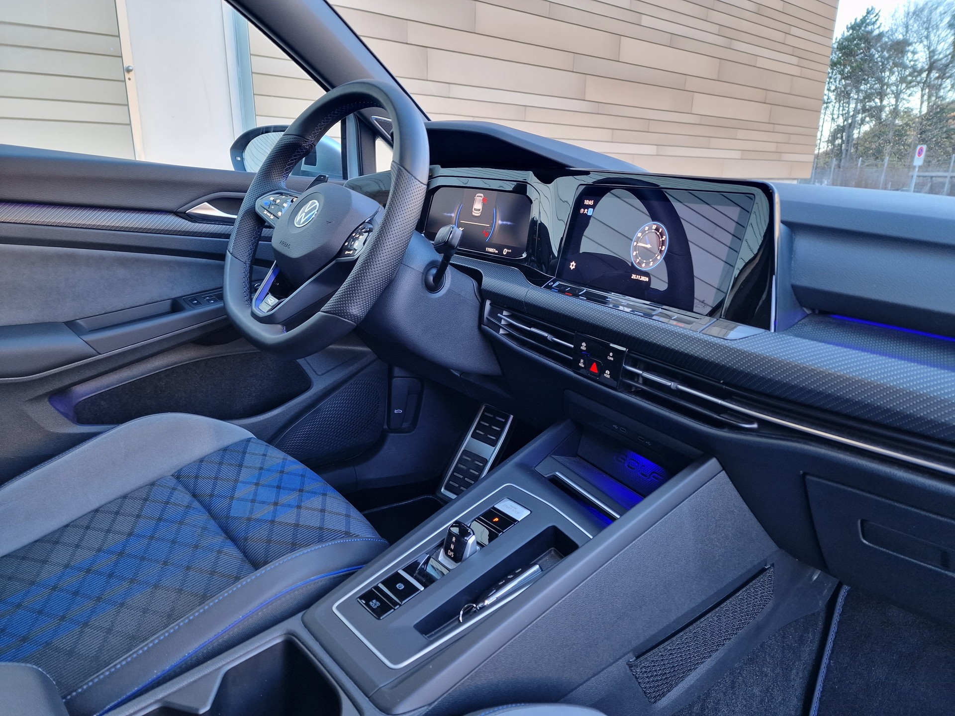 VW Golf 2.0 TSI R DSG 4Motion-image-22