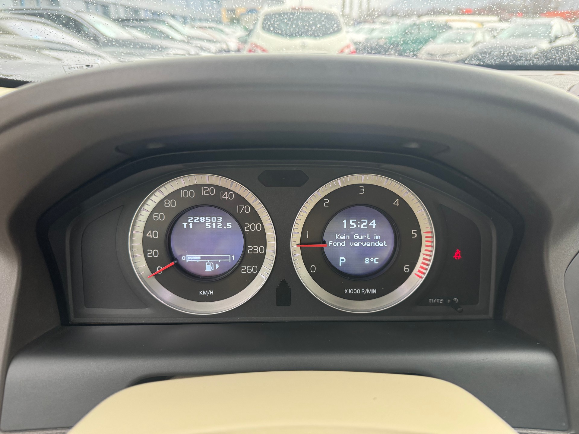 VOLVO XC60 2.4D AWD Momentum-image-11