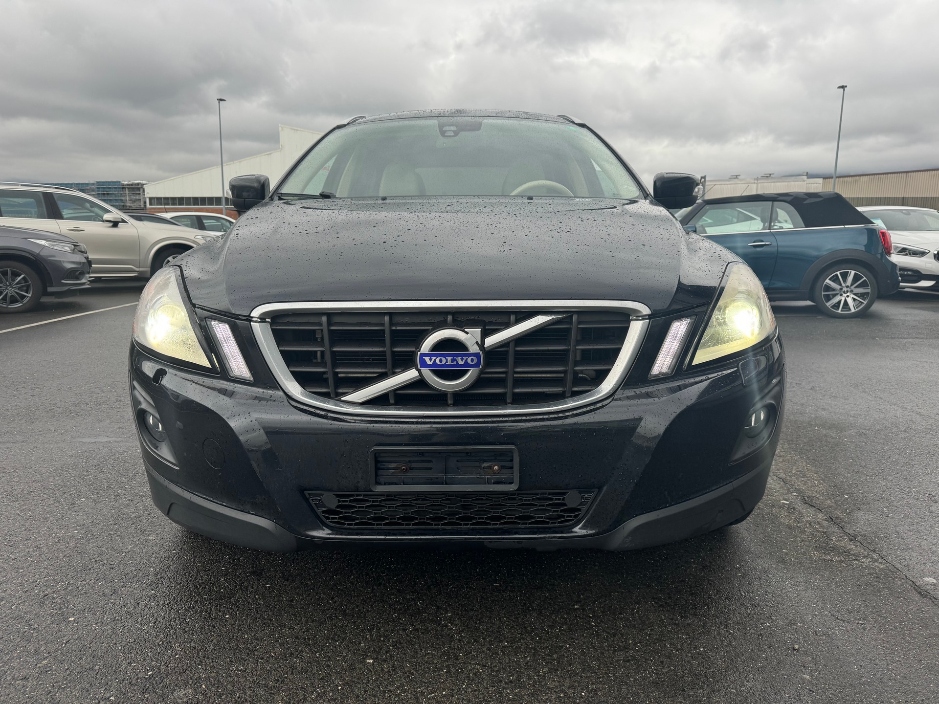 VOLVO XC60 2.4D AWD Momentum-image-1