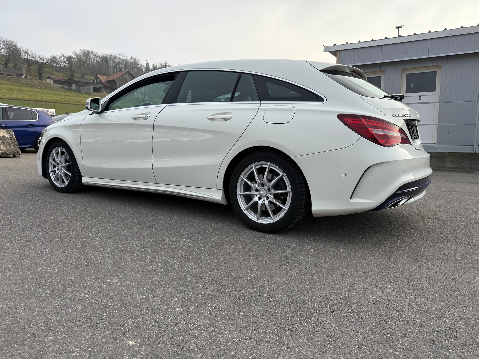 MERCEDES-BENZ CLA Shooting Brake 200 d AMG Line 4Matic 7G-DCT-image-12