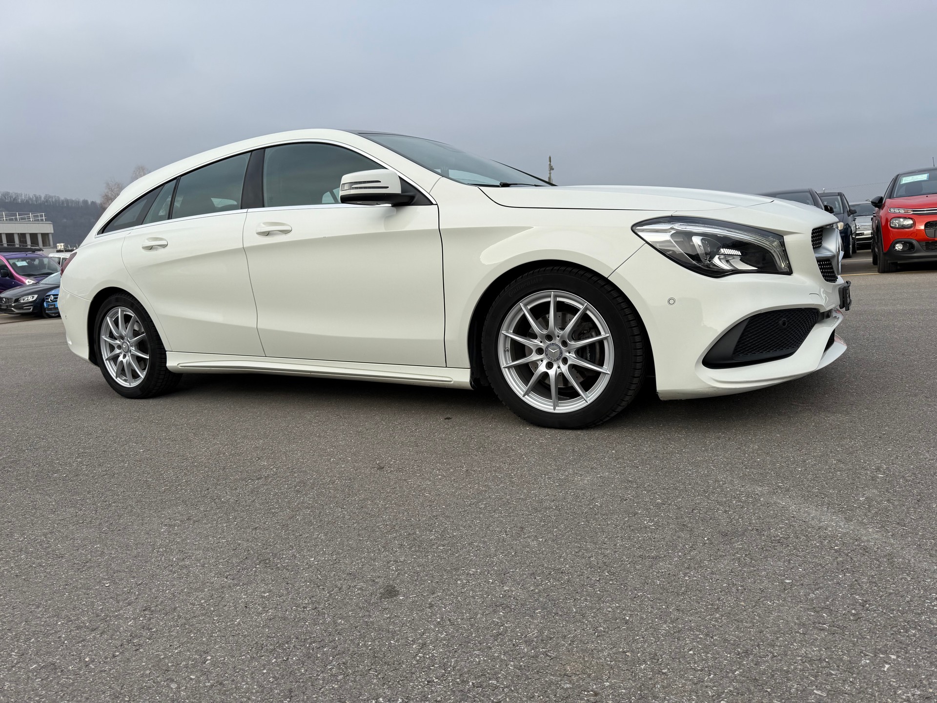 MERCEDES-BENZ CLA Shooting Brake 200 d AMG Line 4Matic 7G-DCT-image-5