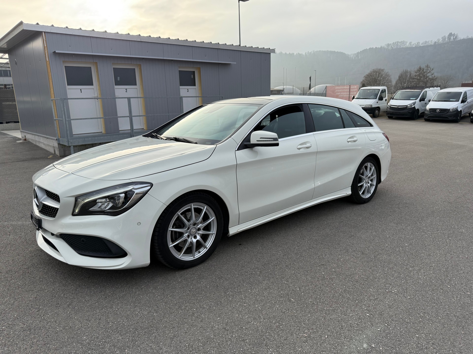 MERCEDES-BENZ CLA Shooting Brake 200 d AMG Line 4Matic 7G-DCT-image-3