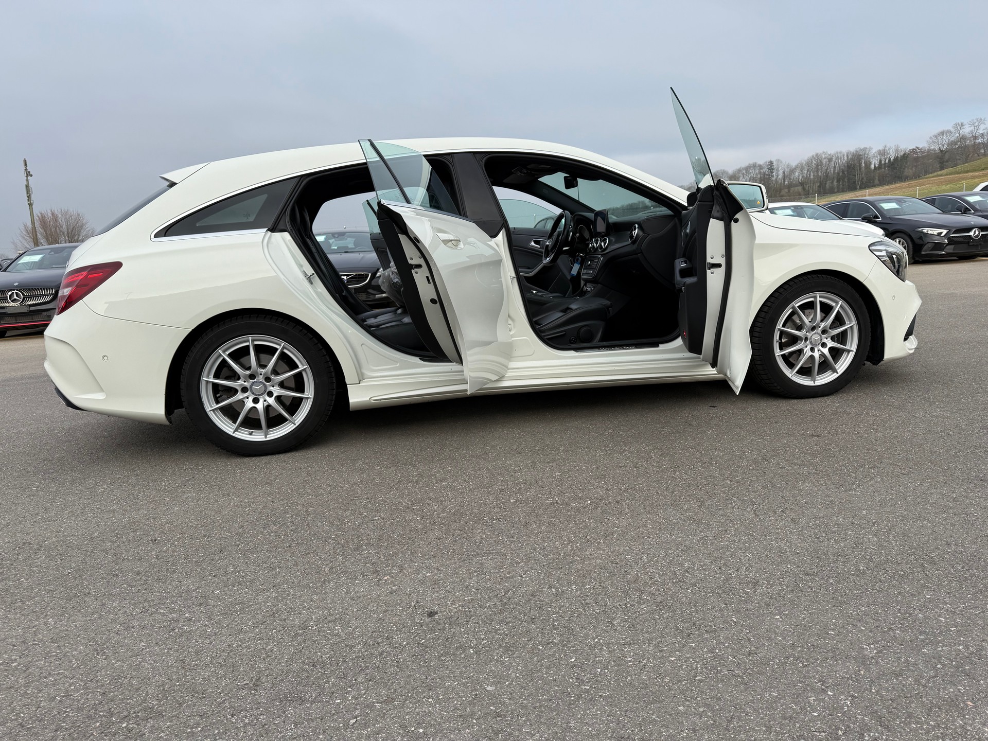 MERCEDES-BENZ CLA Shooting Brake 200 d AMG Line 4Matic 7G-DCT-image-14