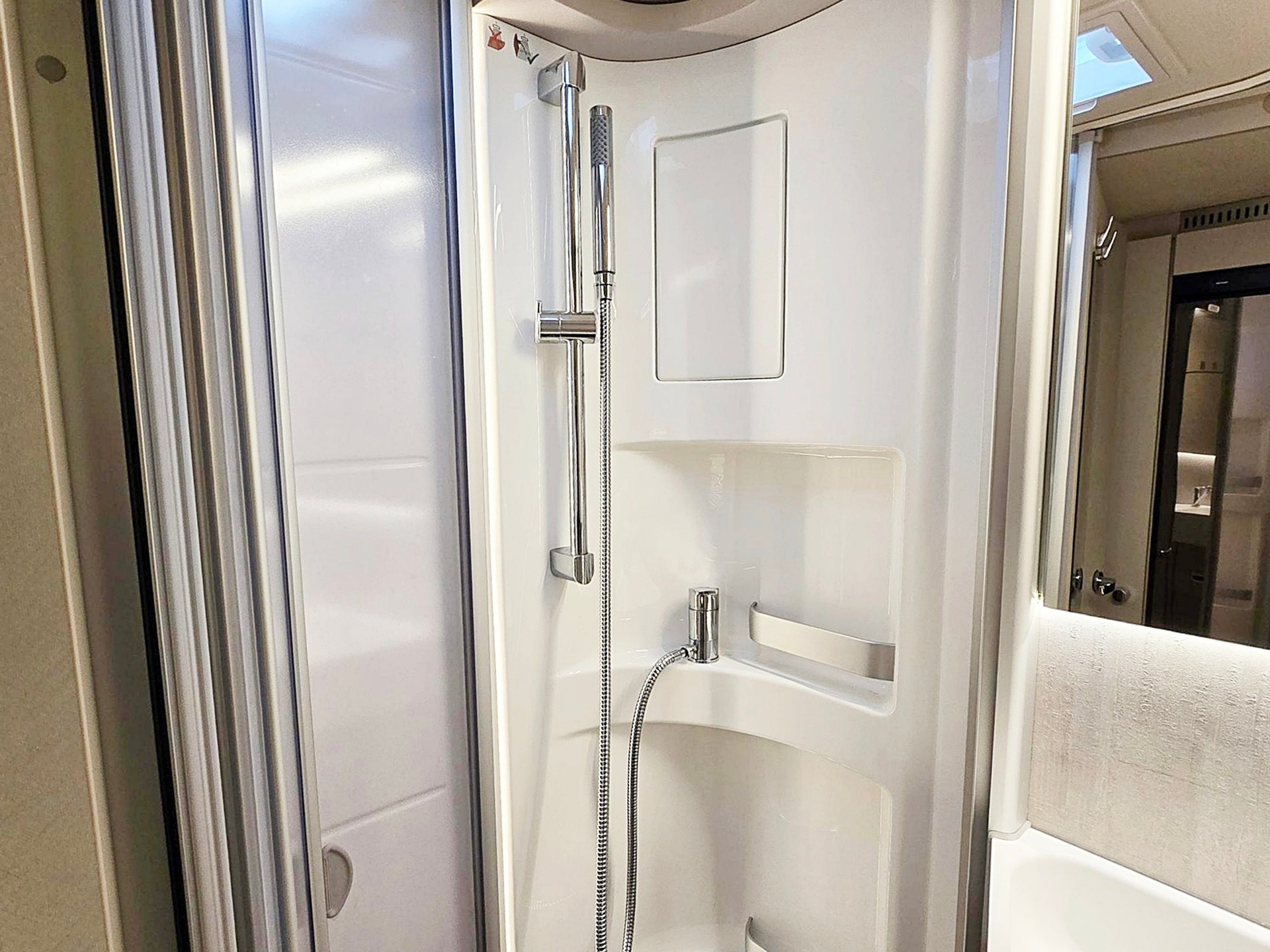 HYMER EXIS-T EX 580 PURE 2,2 HDI DIESEL CITROEN-image-14