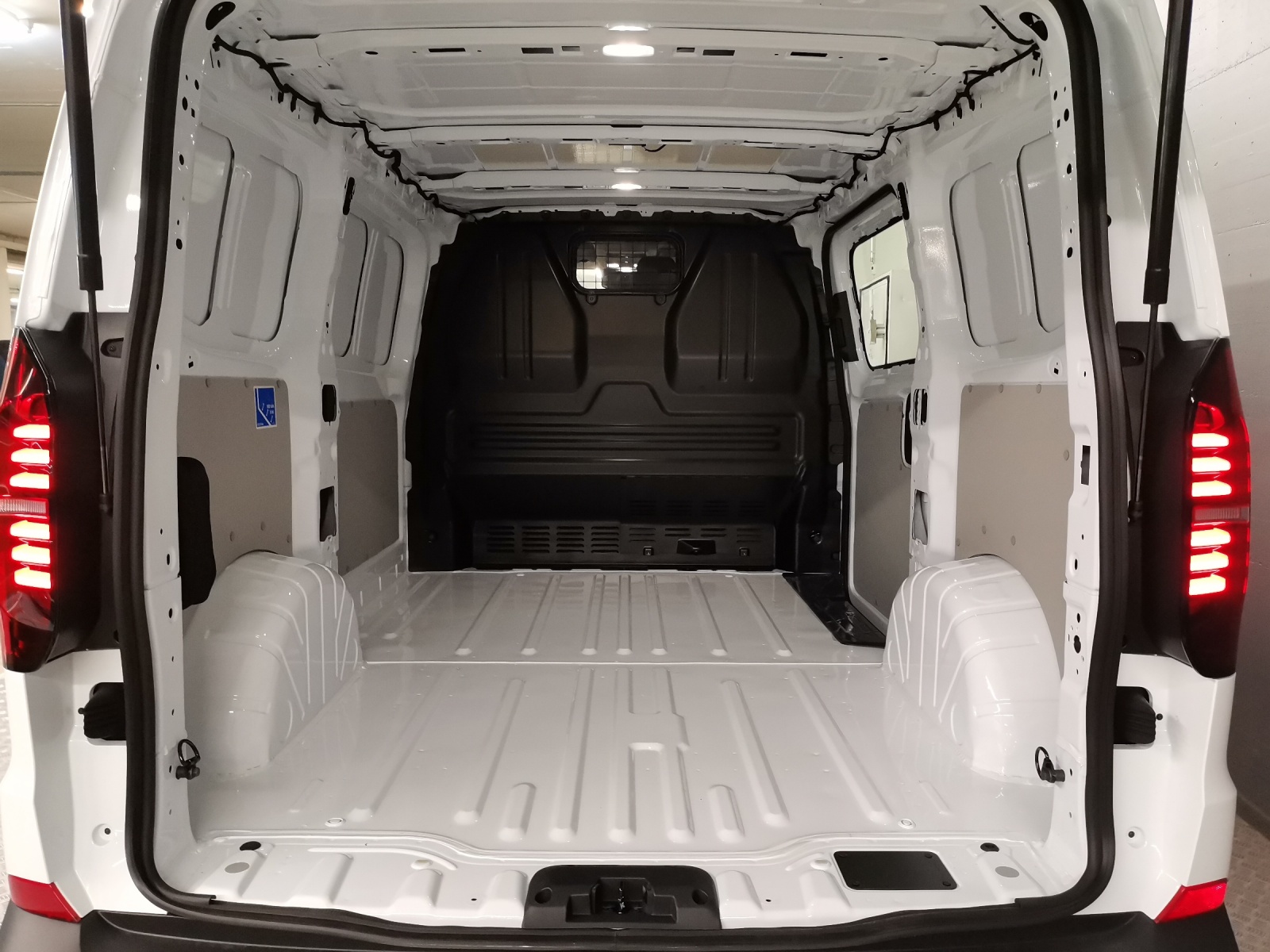 VW Transporter Kaw. 3100 2.0 TDI 110-image-10