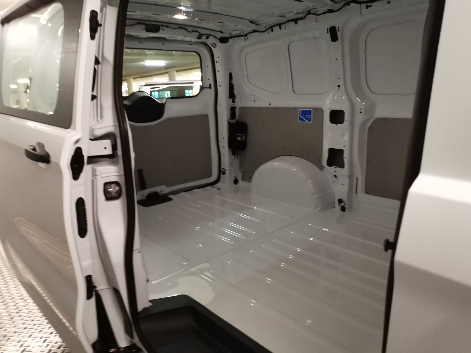 VW Transporter Kaw. 3100 2.0 TDI 110-image-12