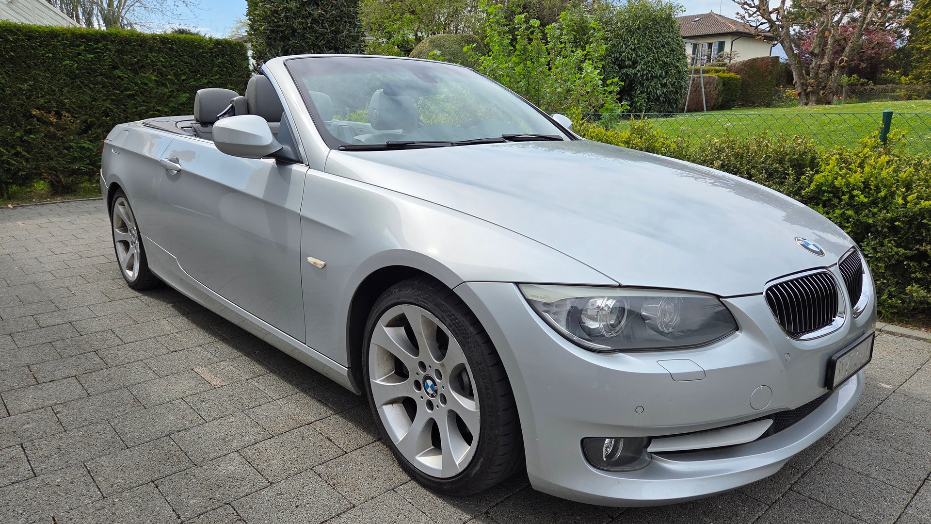 BMW 330i Cabriolet-image-16