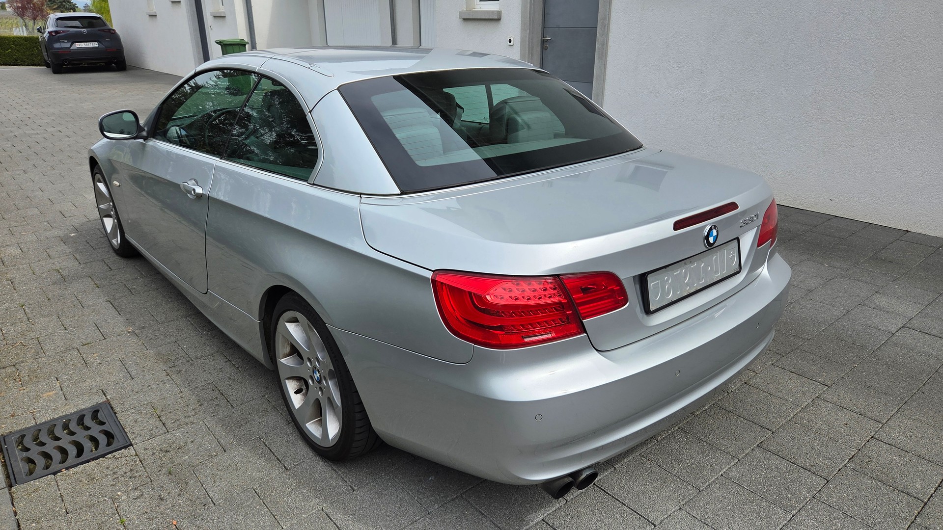 BMW 330i Cabriolet-image-11