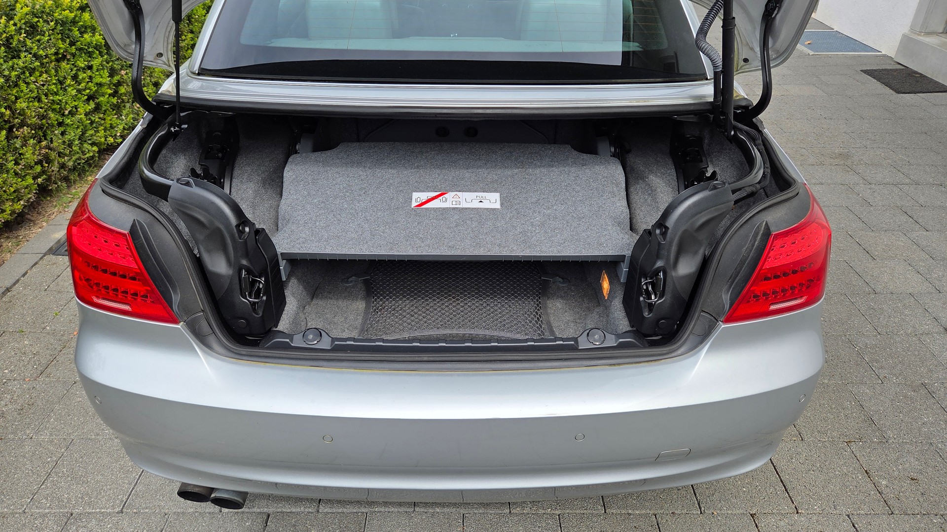 BMW 330i Cabriolet-image-14