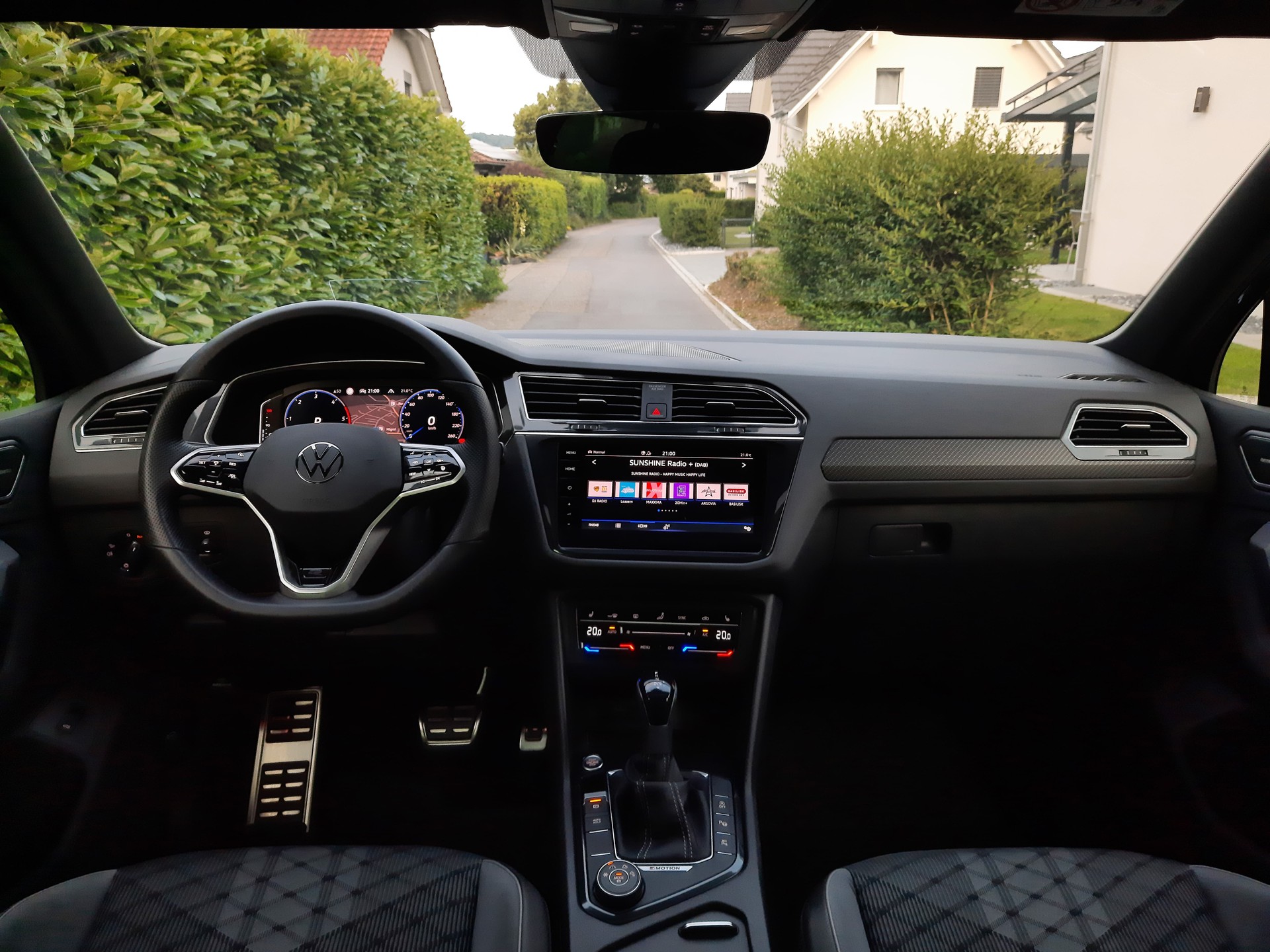 VW Tiguan 2.0 TDI SCR R-Line 4Motion DSG-image-1