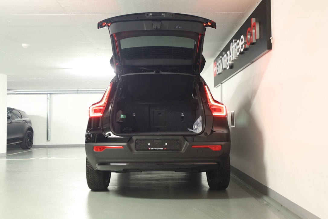 VOLVO XC40 T5 PHEV Plus Dark DCT-image-5