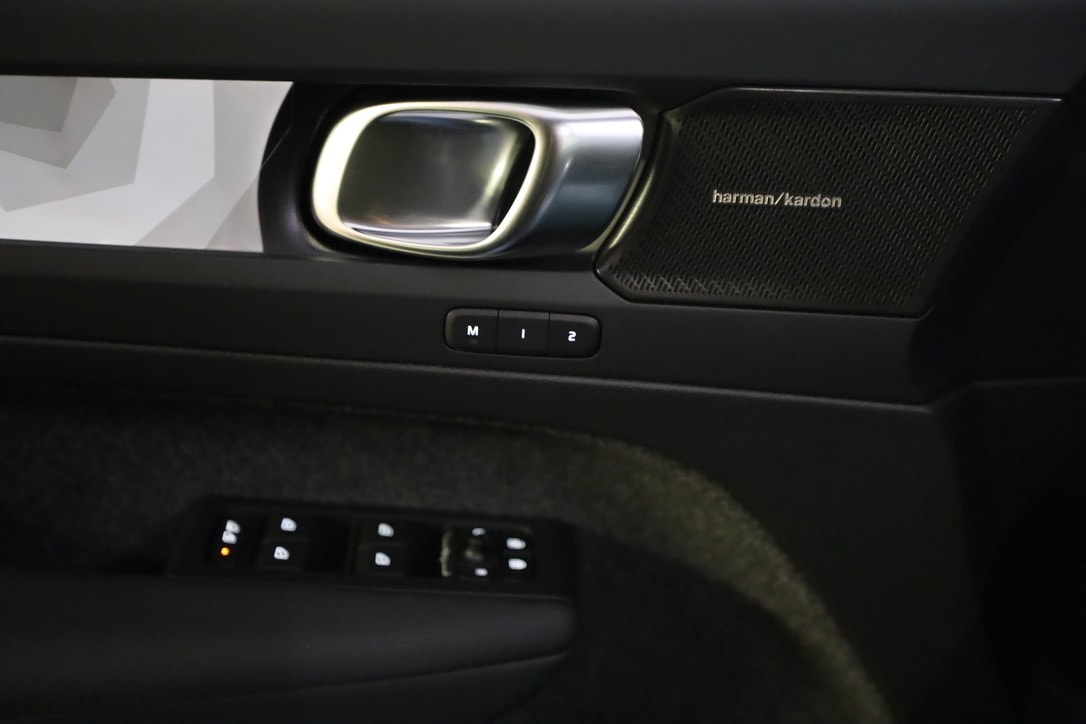 VOLVO XC40 T5 PHEV Plus Dark DCT-image-10