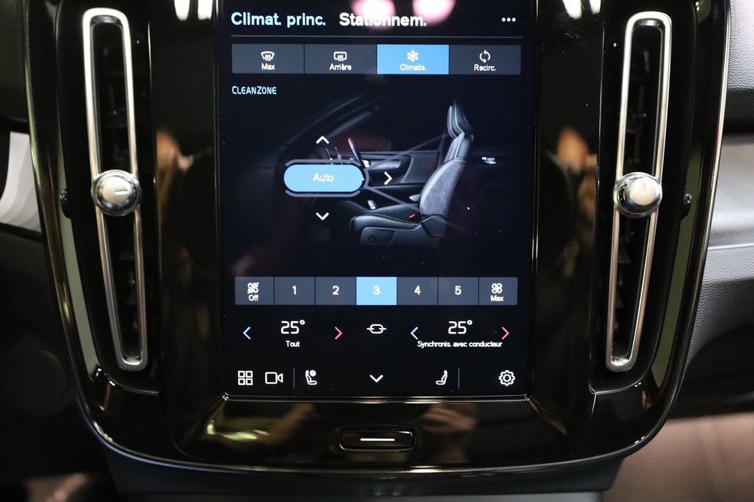 VOLVO XC40 T5 PHEV Plus Dark DCT-image-14
