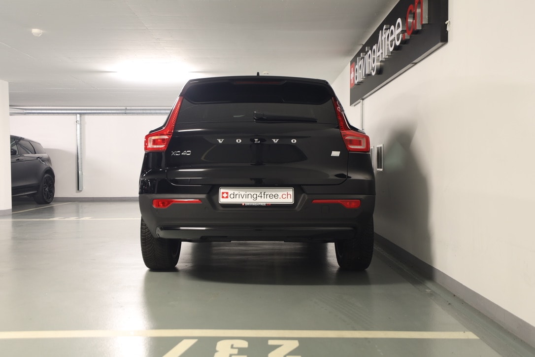 VOLVO XC40 T5 PHEV Plus Dark DCT-image-4