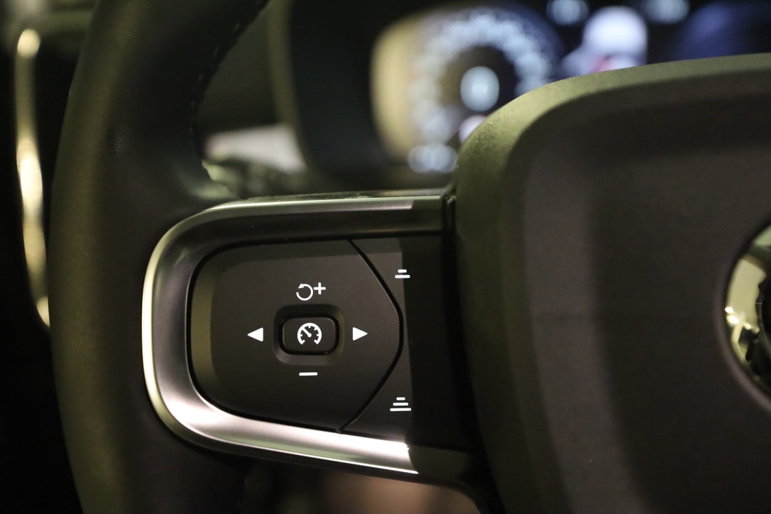 VOLVO XC40 T5 PHEV Plus Dark DCT-image-9