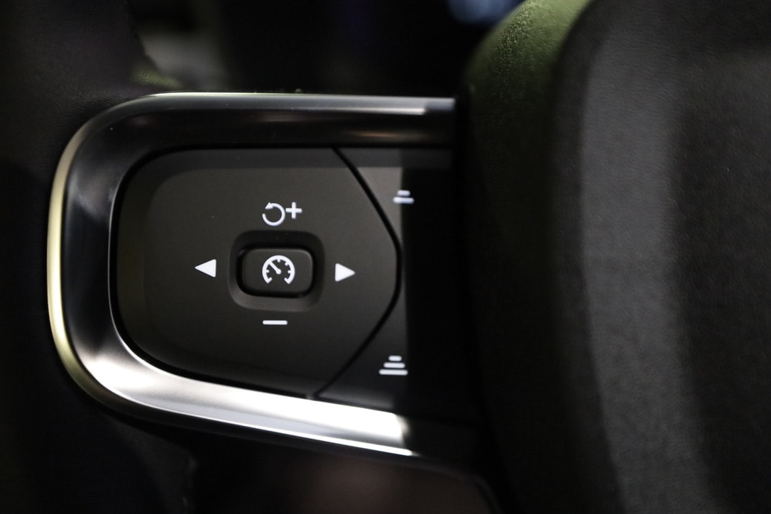 VOLVO XC40 T5 PHEV Plus Dark DCT-image-11