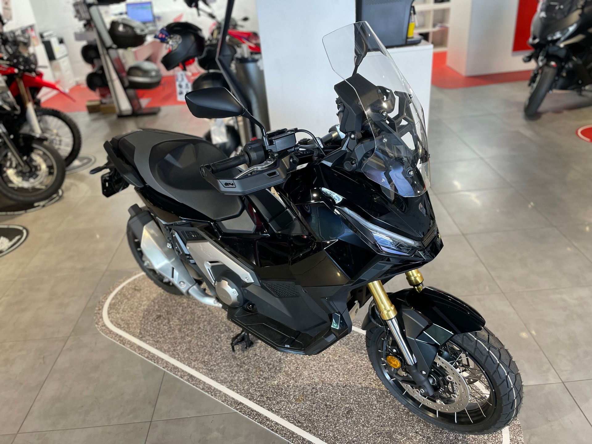 HONDA X-ADV 750-showroom-element-1