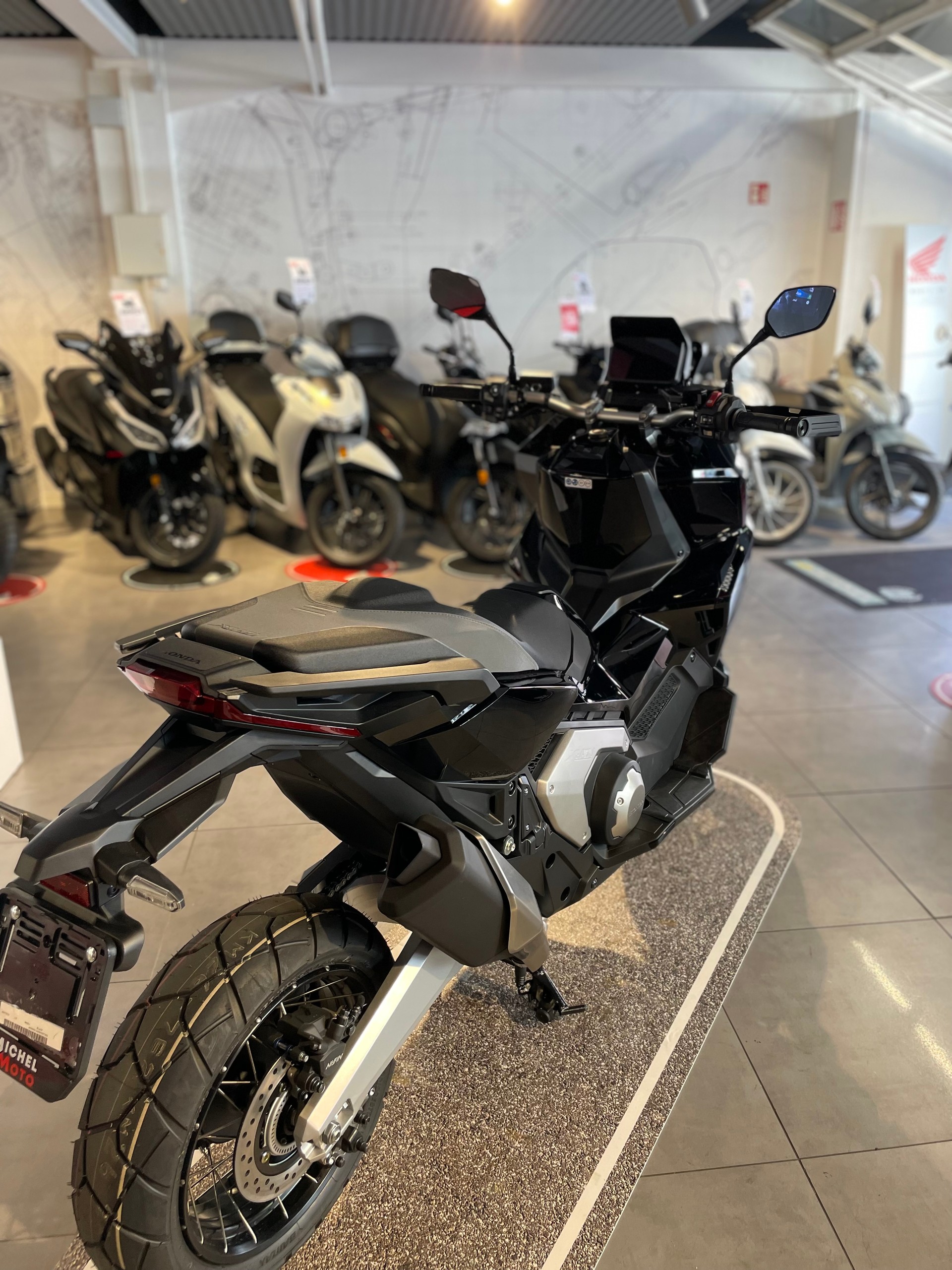 HONDA X-ADV 750-showroom-element-2