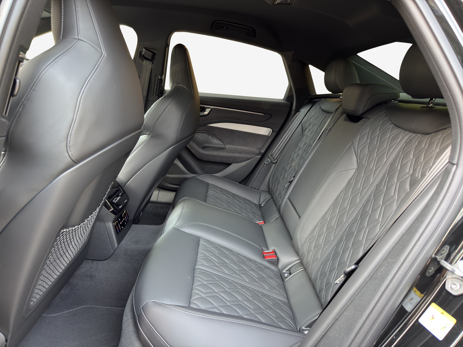 AUDI A6 Limousine TFSI quattro 270 kW S tronic-image-11