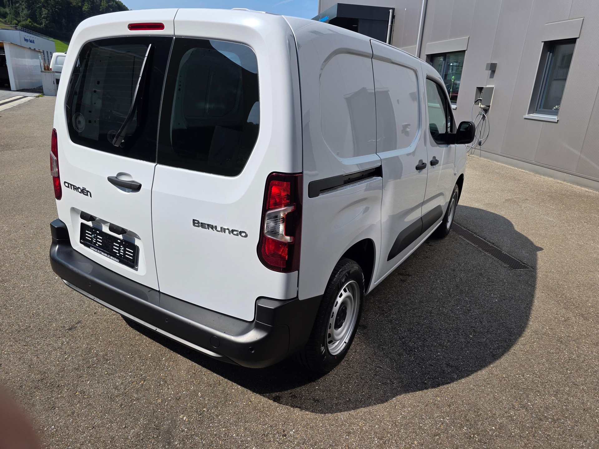 CITROEN Berlingo Van 1.2 Pure Tech 110 s/s Swiss Edition-image-3
