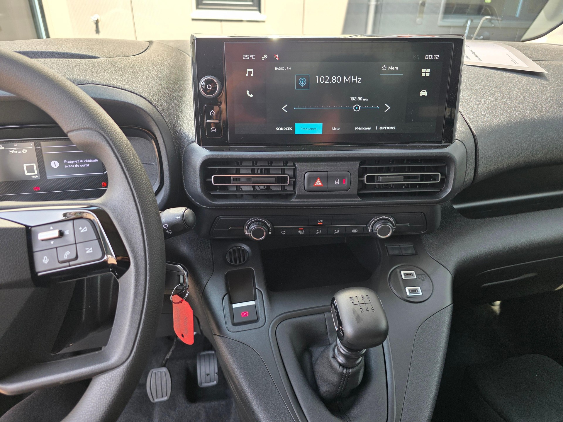 CITROEN Berlingo Van 1.2 Pure Tech 110 s/s Swiss Edition-image-9