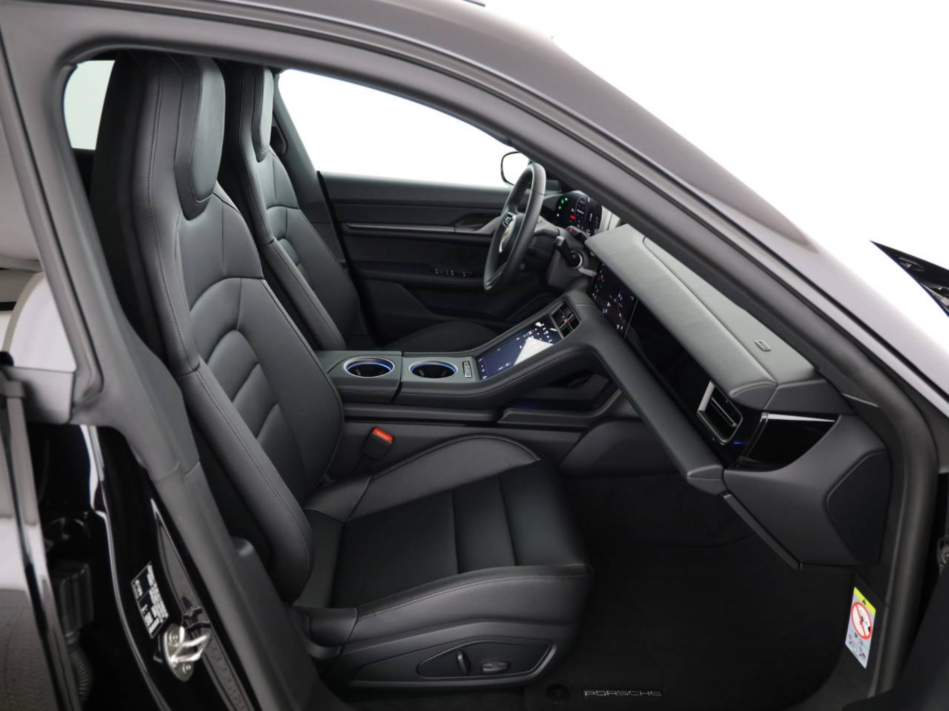 PORSCHE Taycan 4 Cross Turismo-image-14