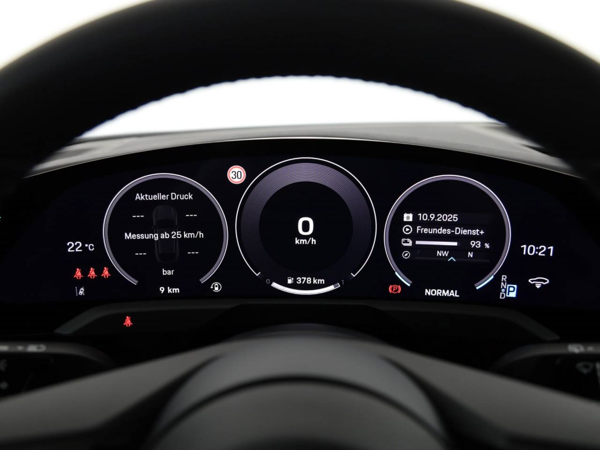PORSCHE Taycan 4 Cross Turismo-image-11