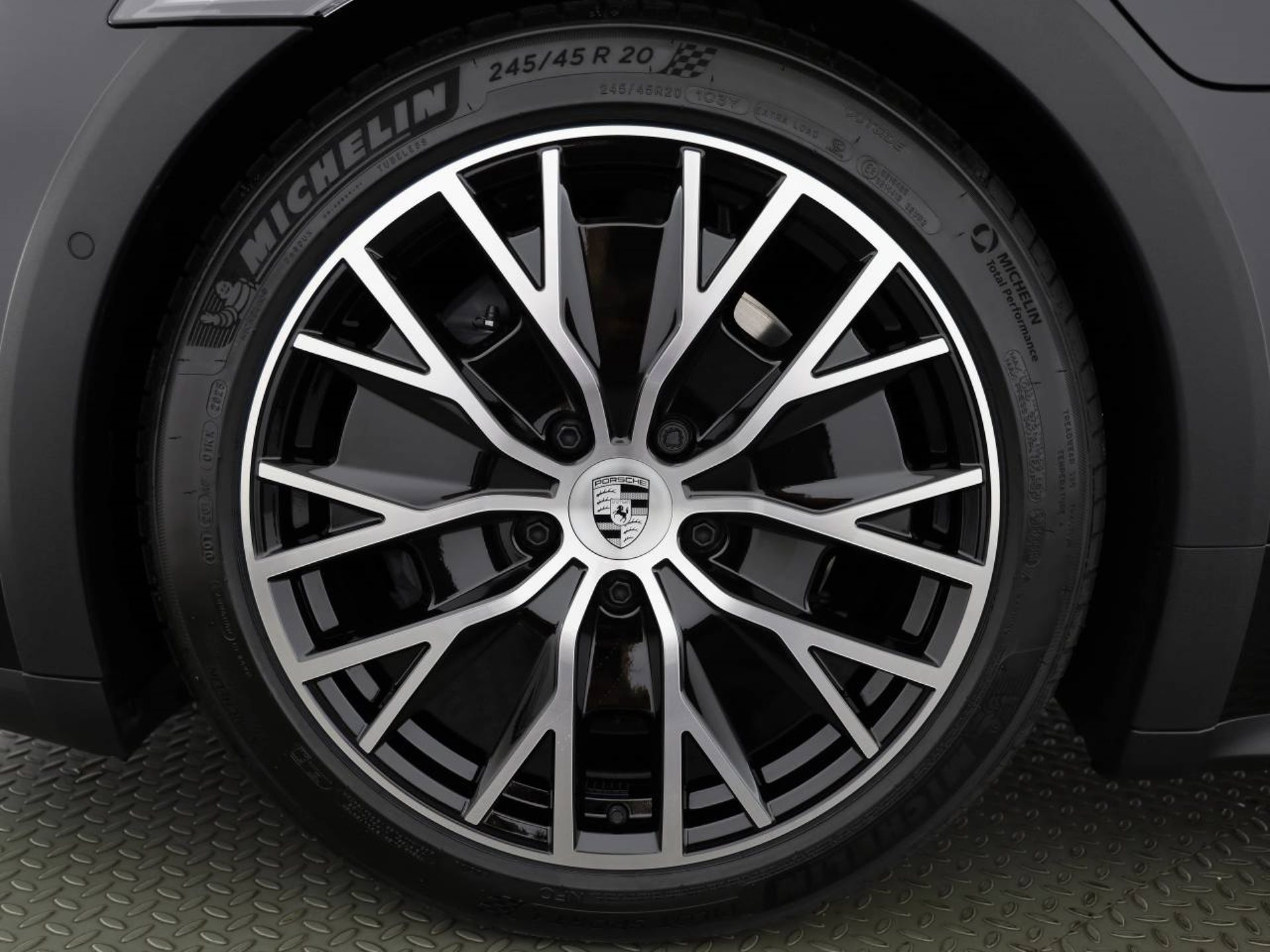 PORSCHE Taycan 4 Cross Turismo-image-5