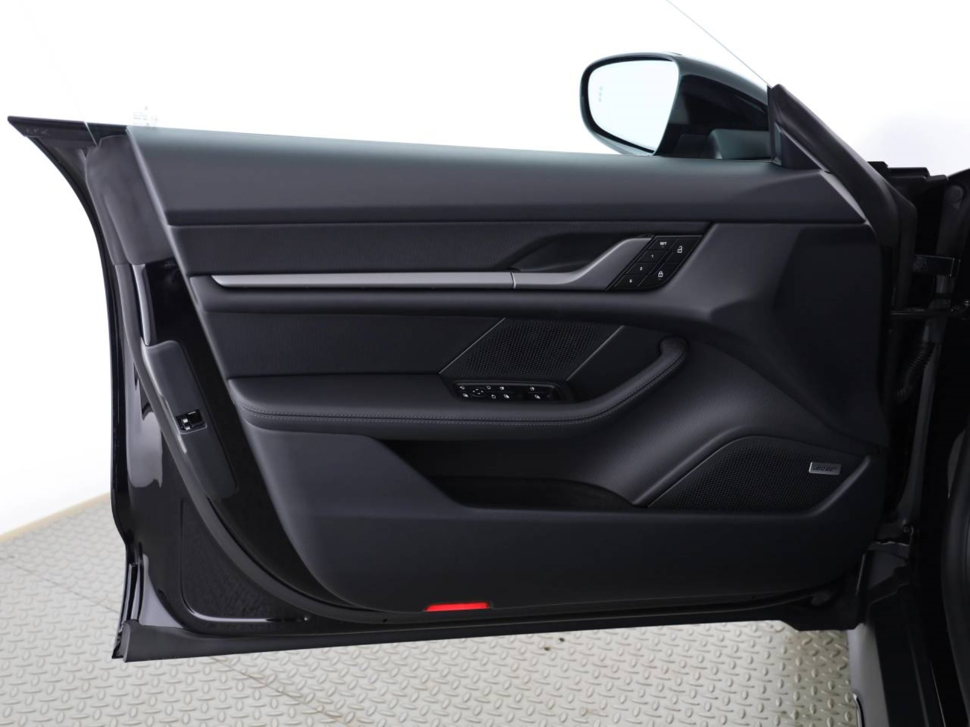 PORSCHE Taycan 4 Cross Turismo-image-16