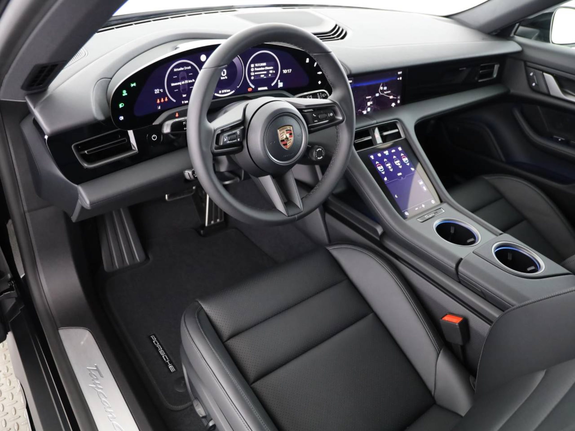 PORSCHE Taycan 4 Cross Turismo-image-9