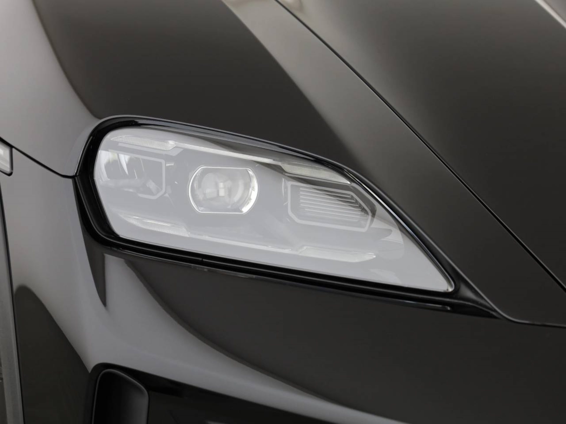 PORSCHE Taycan 4 Cross Turismo-image-8