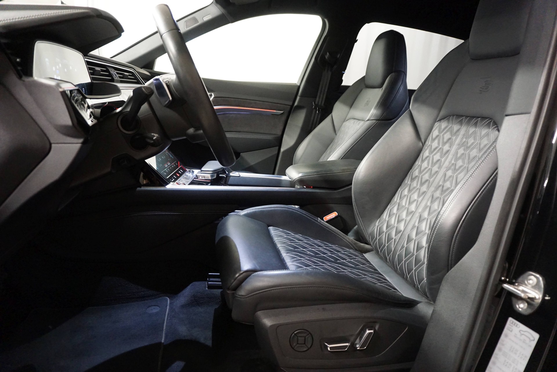 AUDI e-tron S quattro-image-7