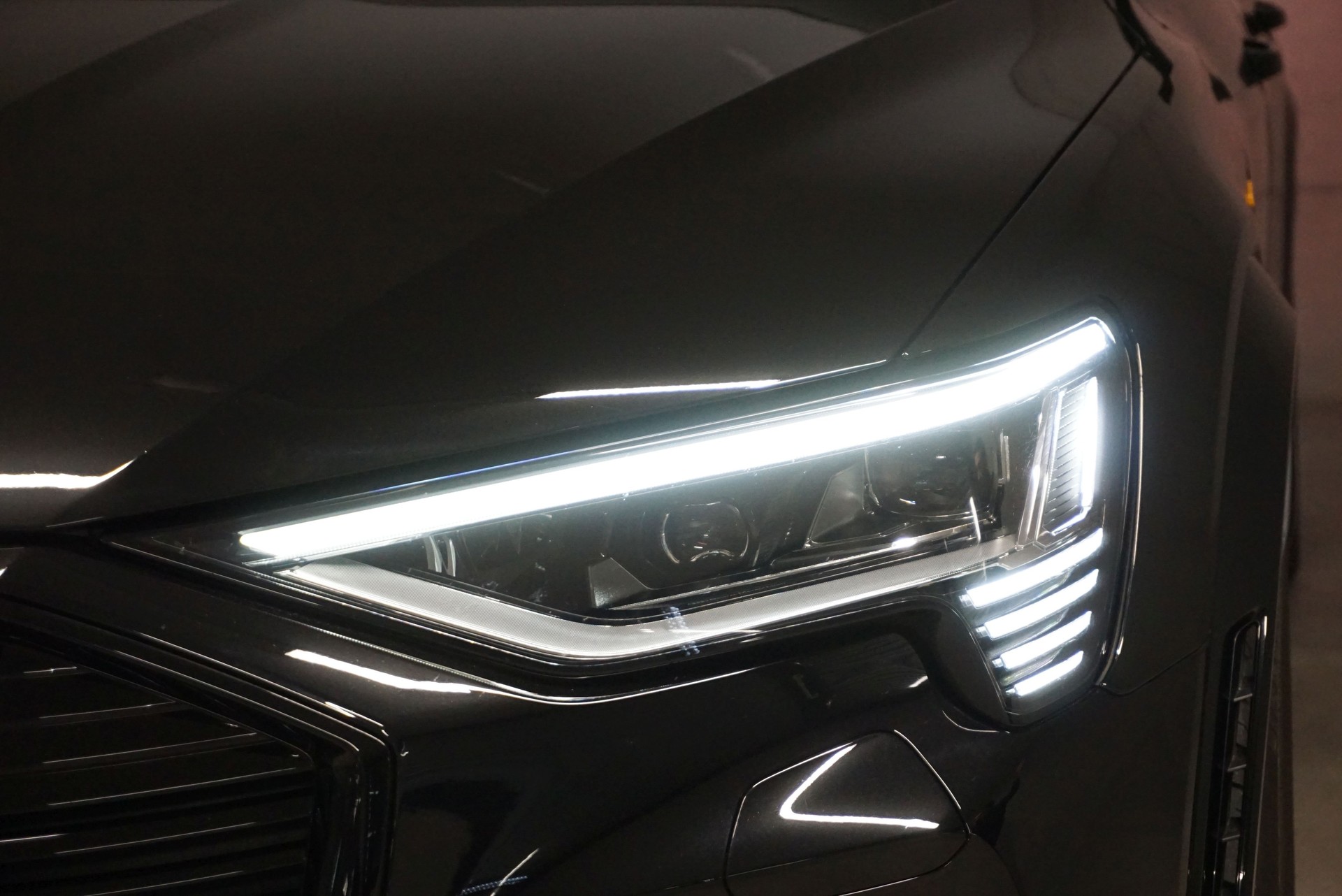 AUDI e-tron S quattro-image-6