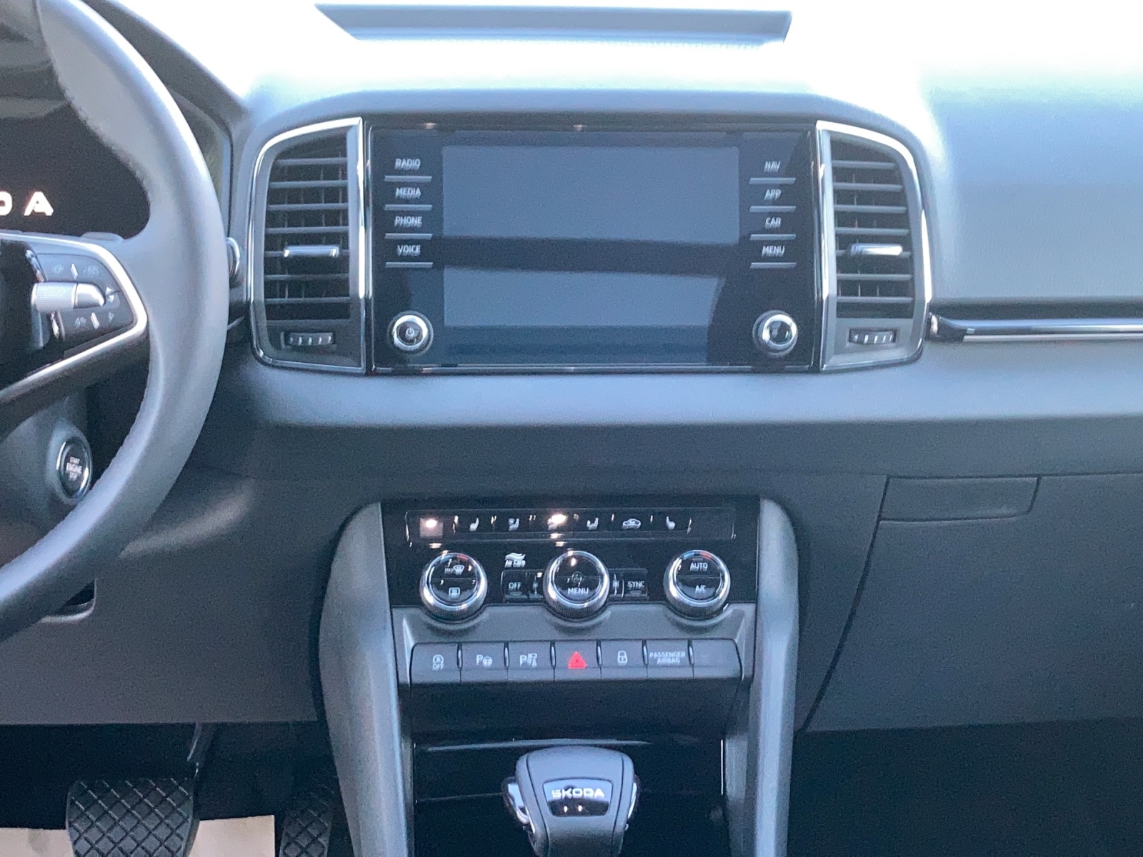 SKODA Karoq 1.5 TSI Dynamic DSG-image-10