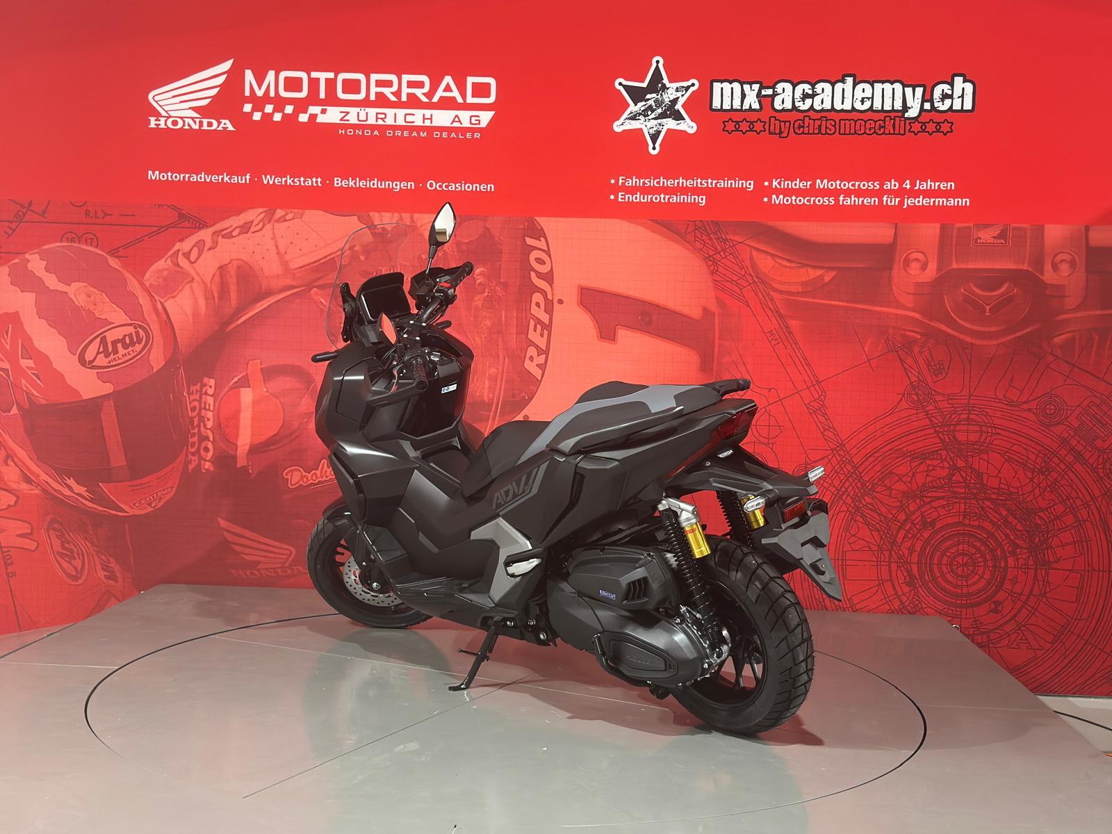 HONDA ADV 350 **Matte Coal Black Metallic**Neufahrzeug-image-5