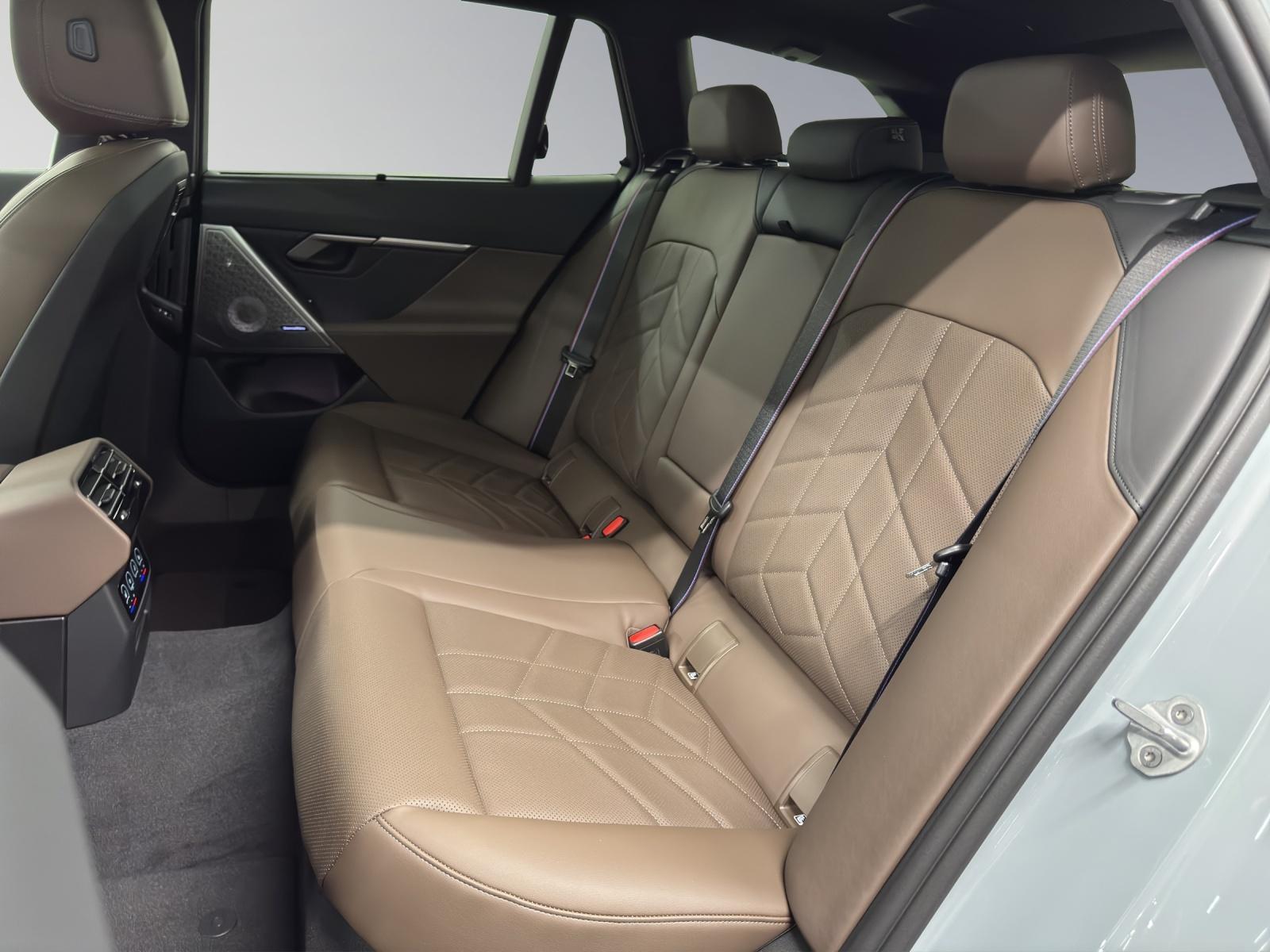 BMW 540d xDrive Touring M Sport Pro-image-11