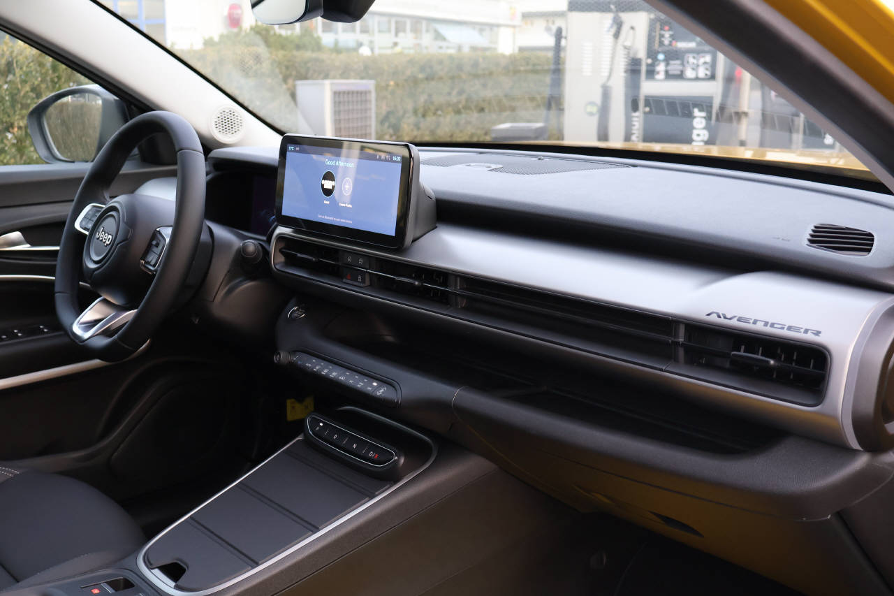 JEEP Avenger Summit-image-14