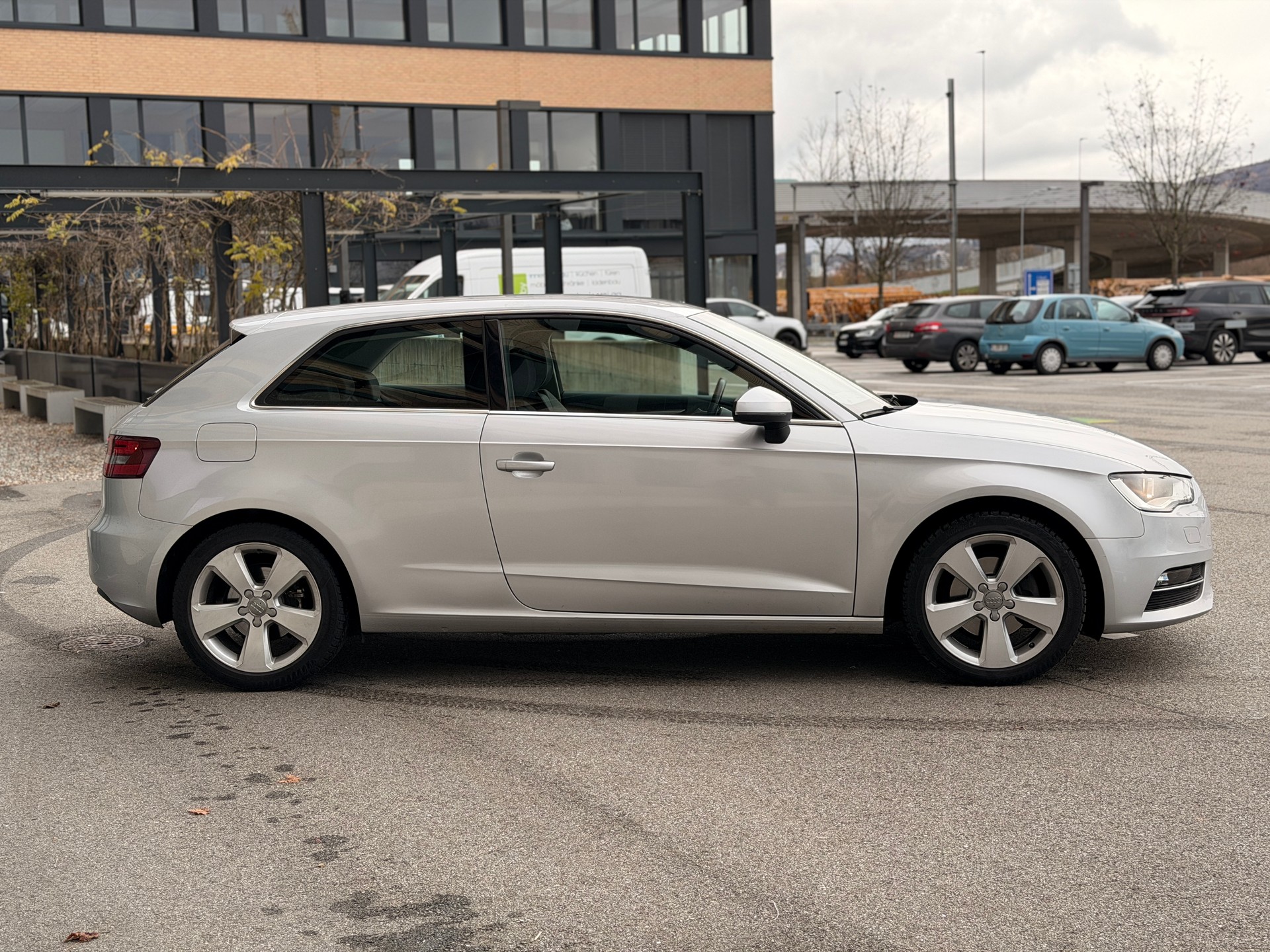 AUDI A3 2.0 TDI Ambition S-tronic-image-2