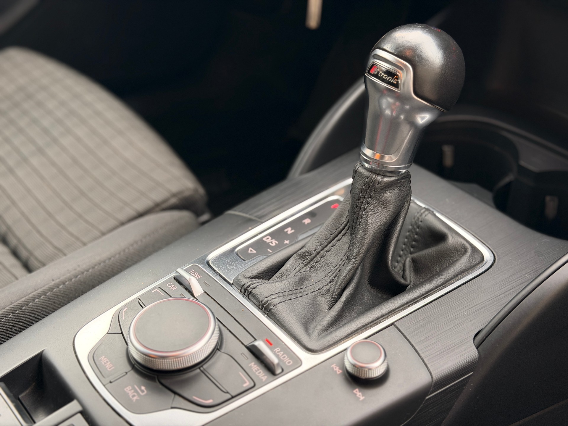 AUDI A3 2.0 TDI Ambition S-tronic-image-23
