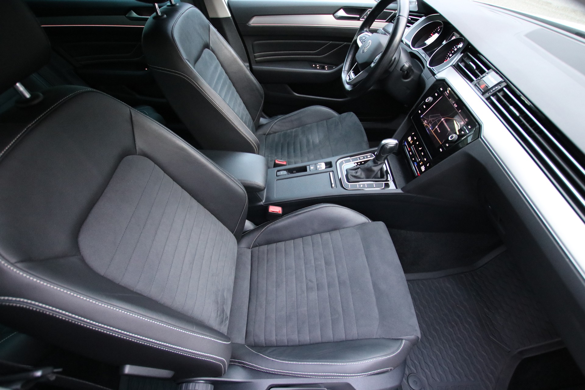 VW Passat 2.0 TDI BMT Elegance 4Motion DSG-image-12