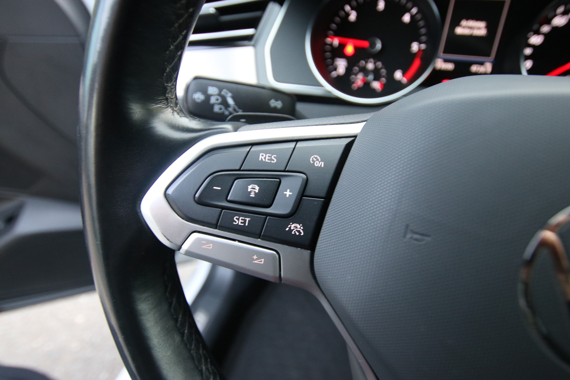 VW Passat 2.0 TDI BMT Elegance 4Motion DSG-image-26