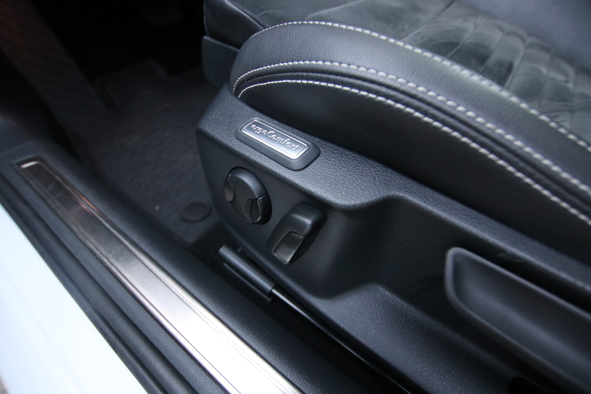 VW Passat 2.0 TDI BMT Elegance 4Motion DSG-image-27
