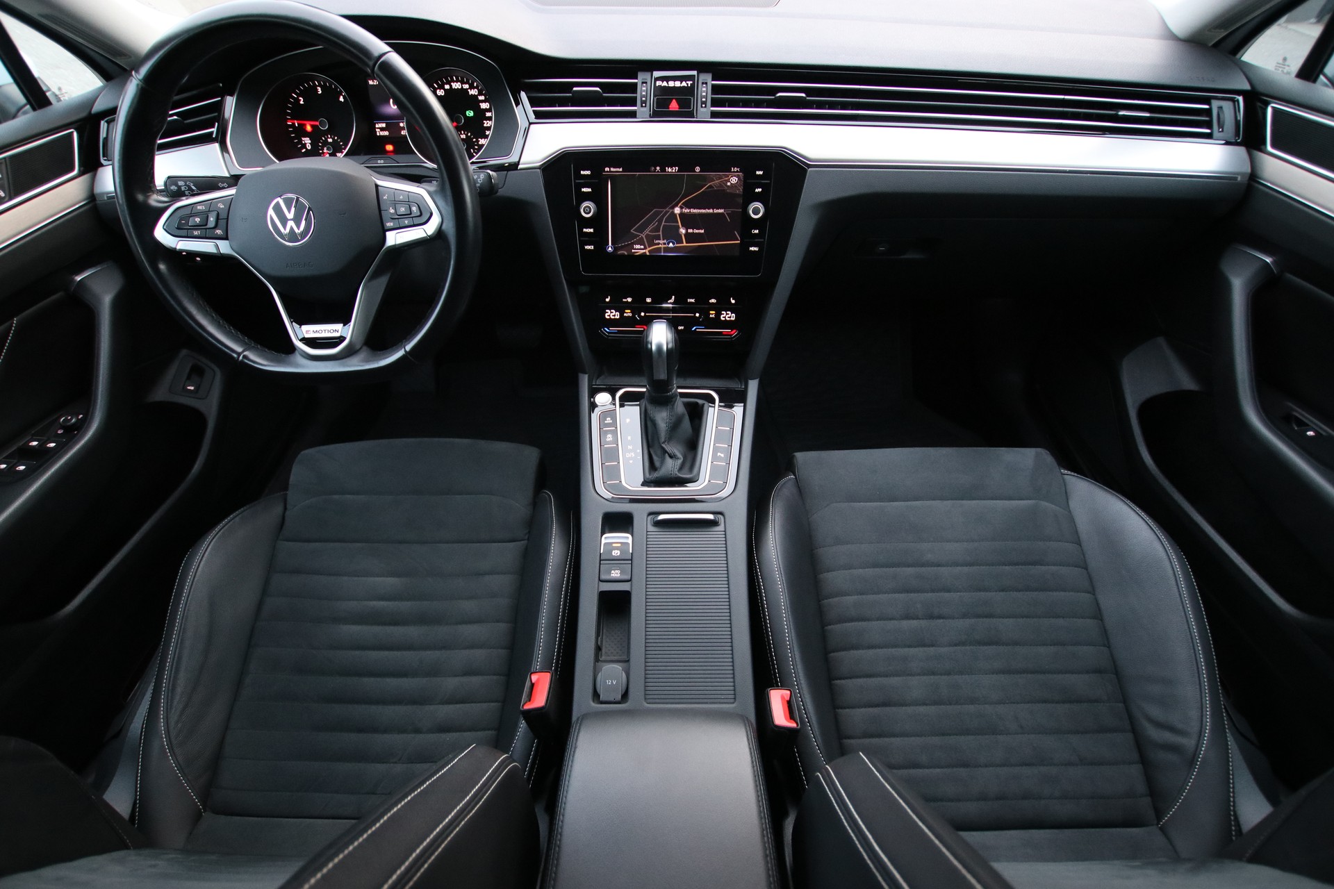 VW Passat 2.0 TDI BMT Elegance 4Motion DSG-image-9