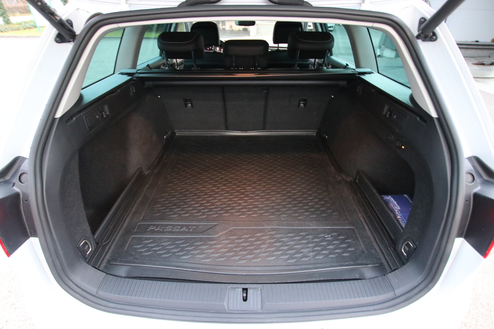 VW Passat 2.0 TDI BMT Elegance 4Motion DSG-image-15