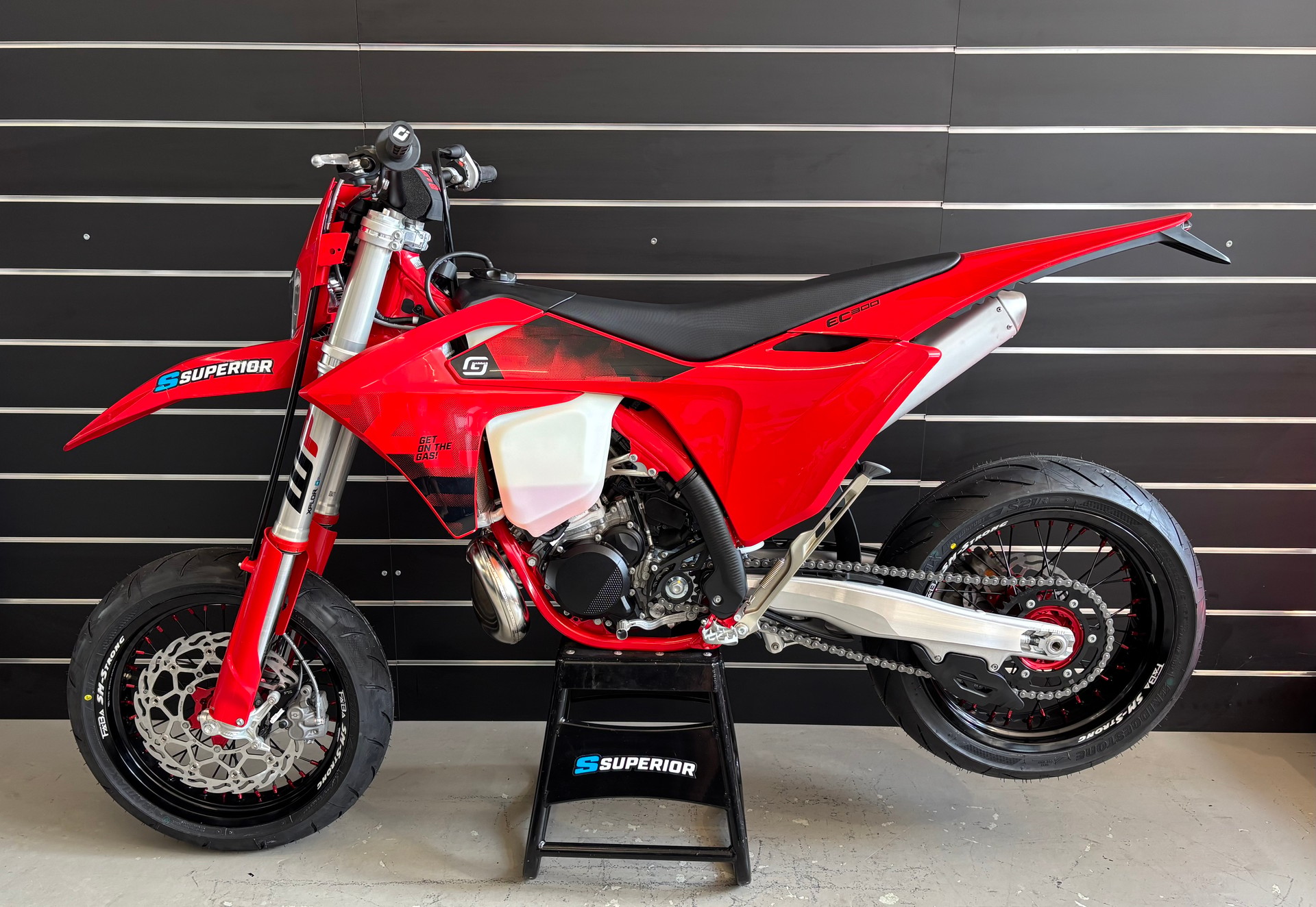 GASGAS EC 300 SUPERMOTO-showroom-element-1