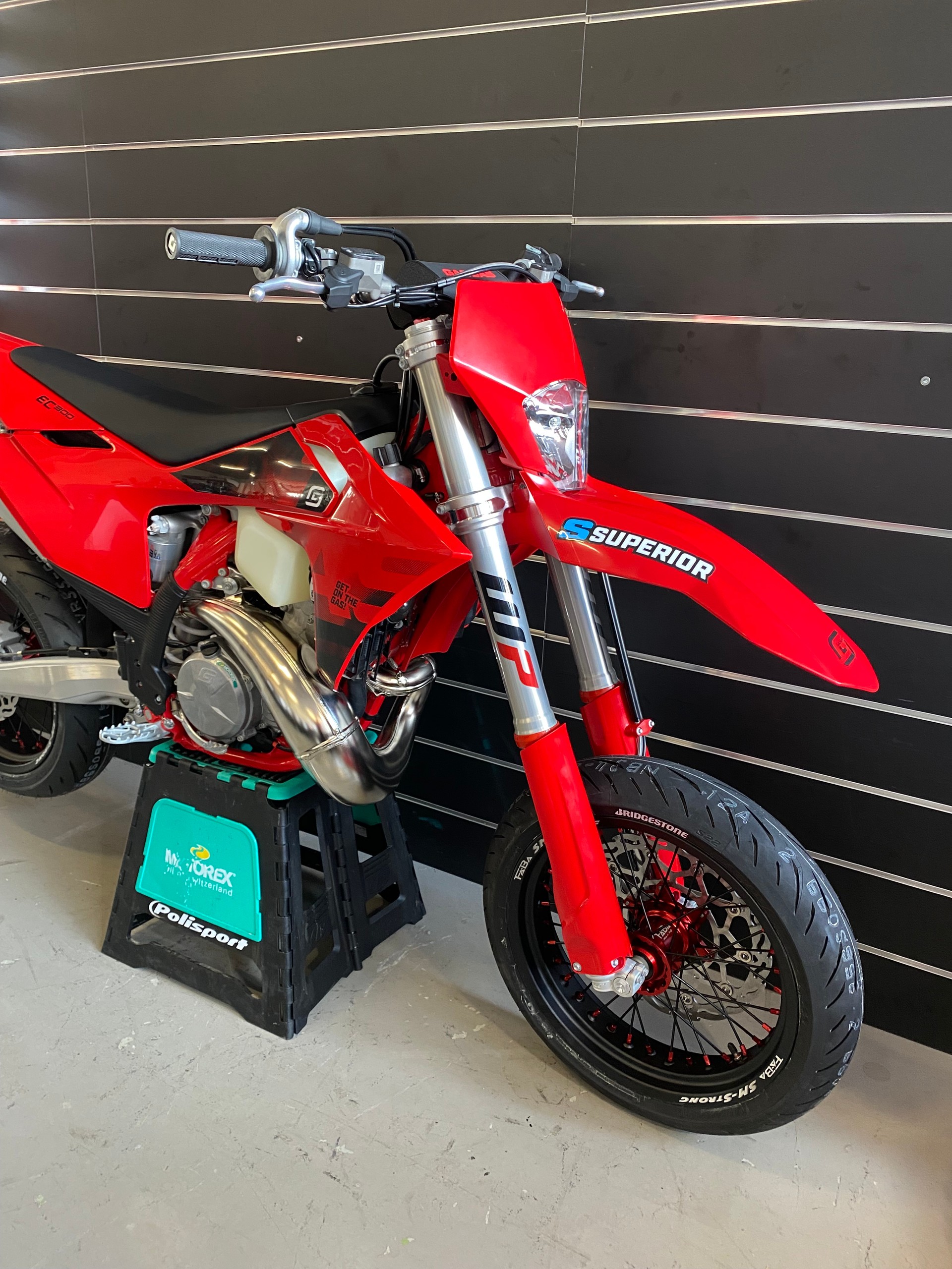 GASGAS EC 300 SUPERMOTO-showroom-element-1