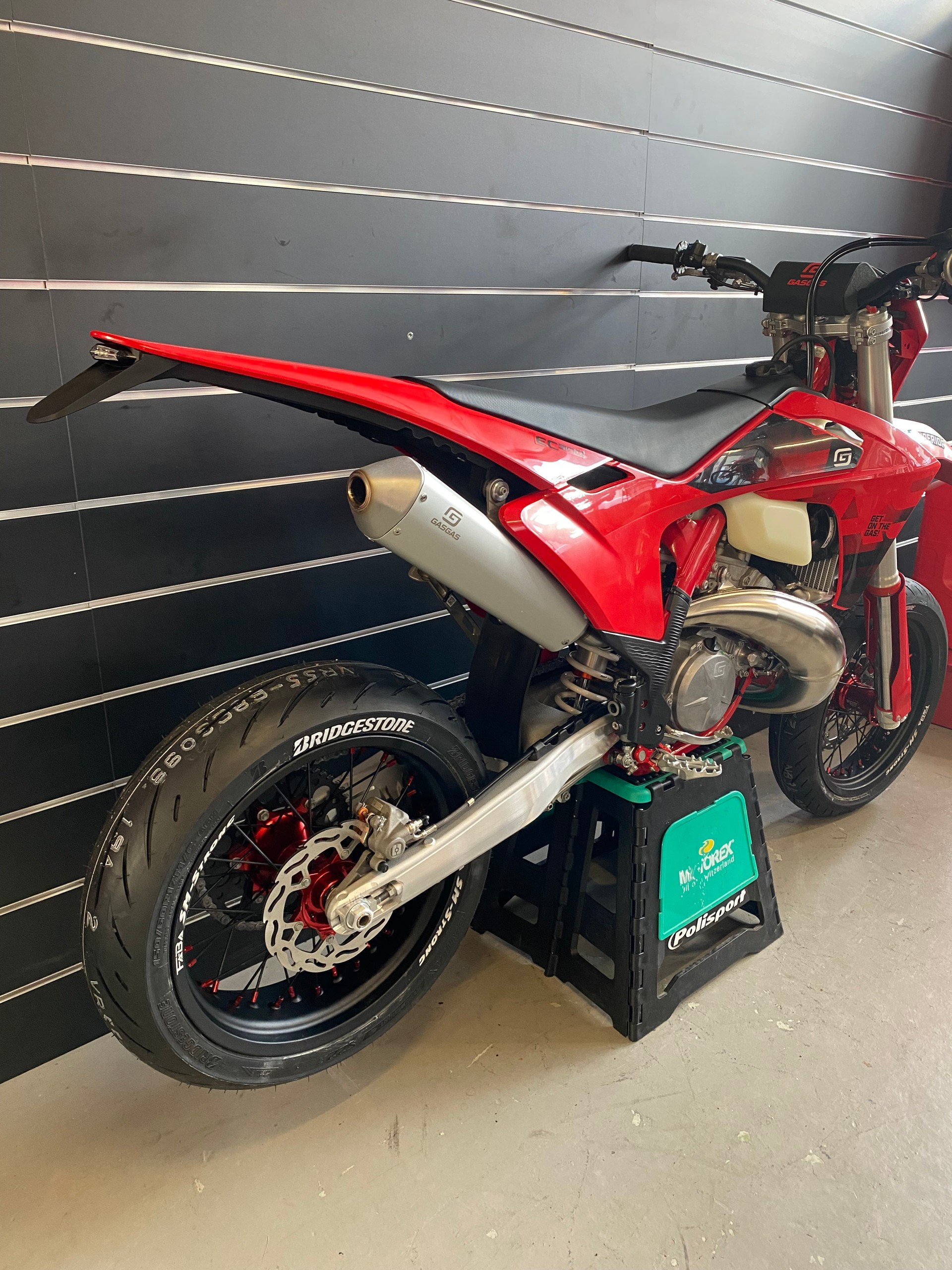 GASGAS EC 300 SUPERMOTO-showroom-element-2