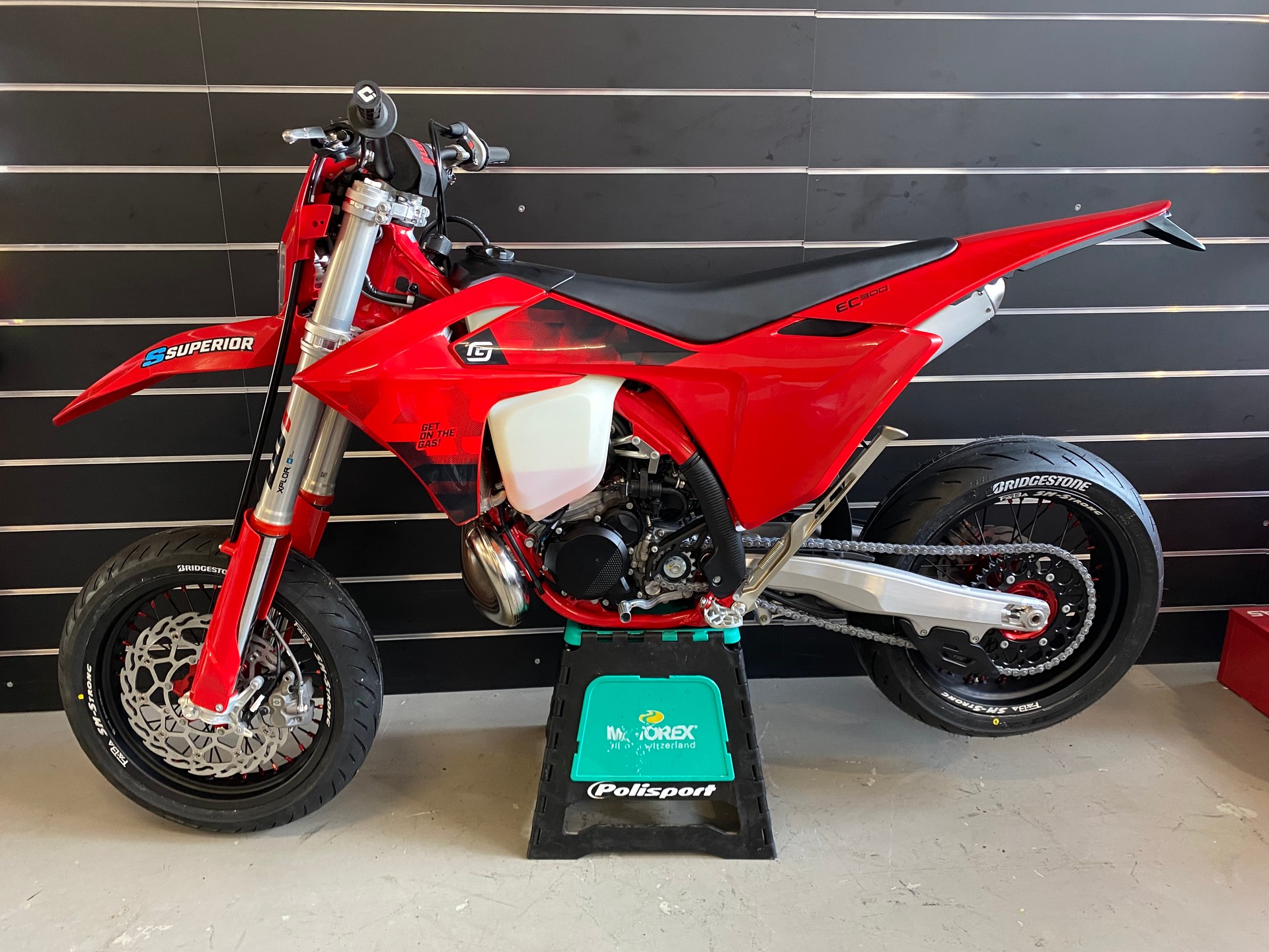 GASGAS EC 300 SUPERMOTO-showroom-element-3